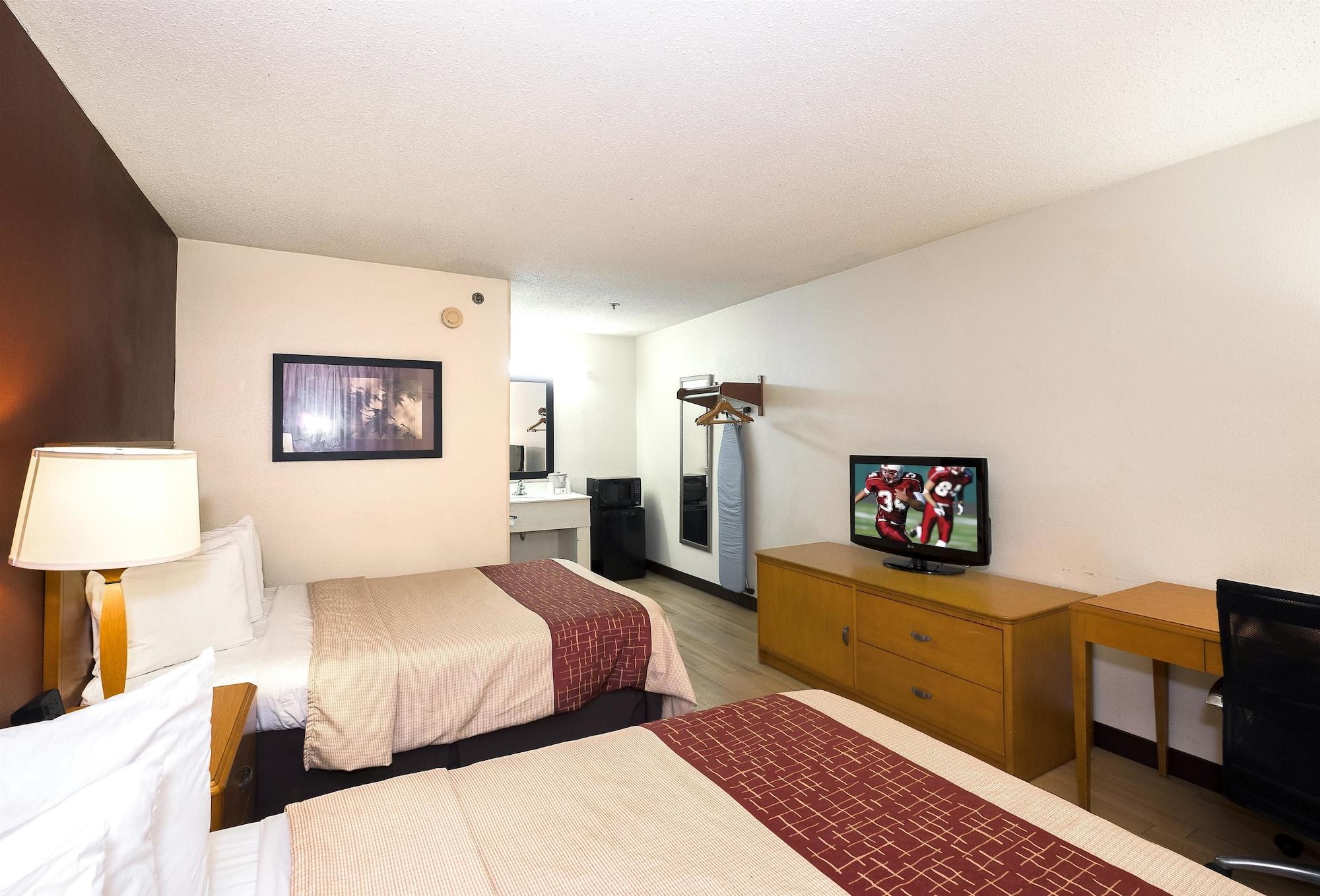 Cedar Rapids Inn Exterior photo