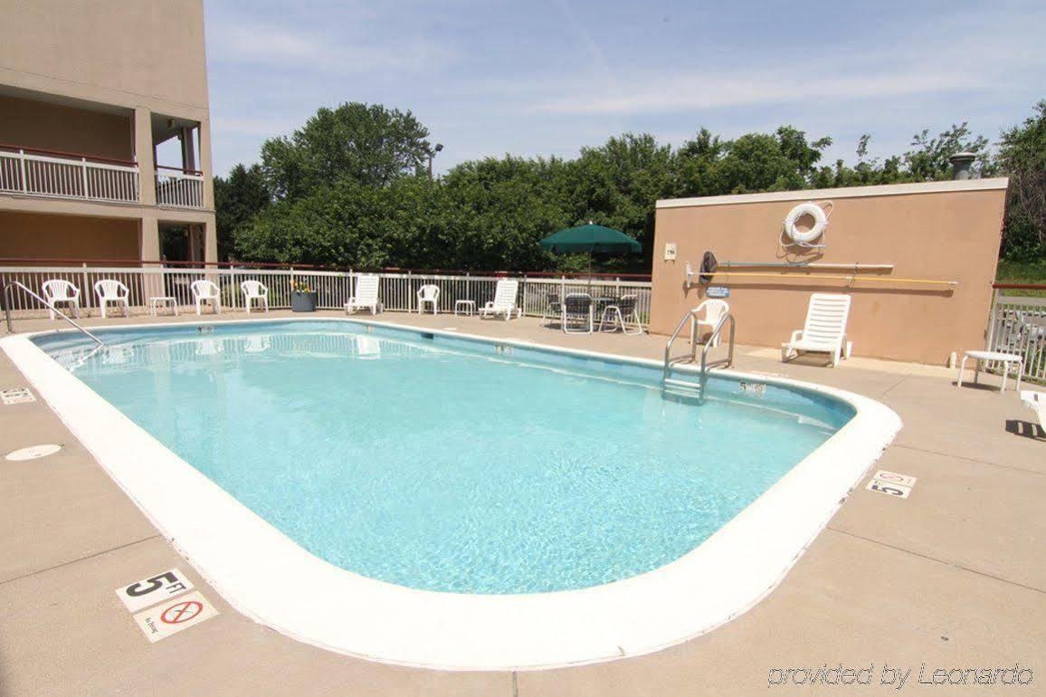 Cedar Rapids Inn Exterior photo